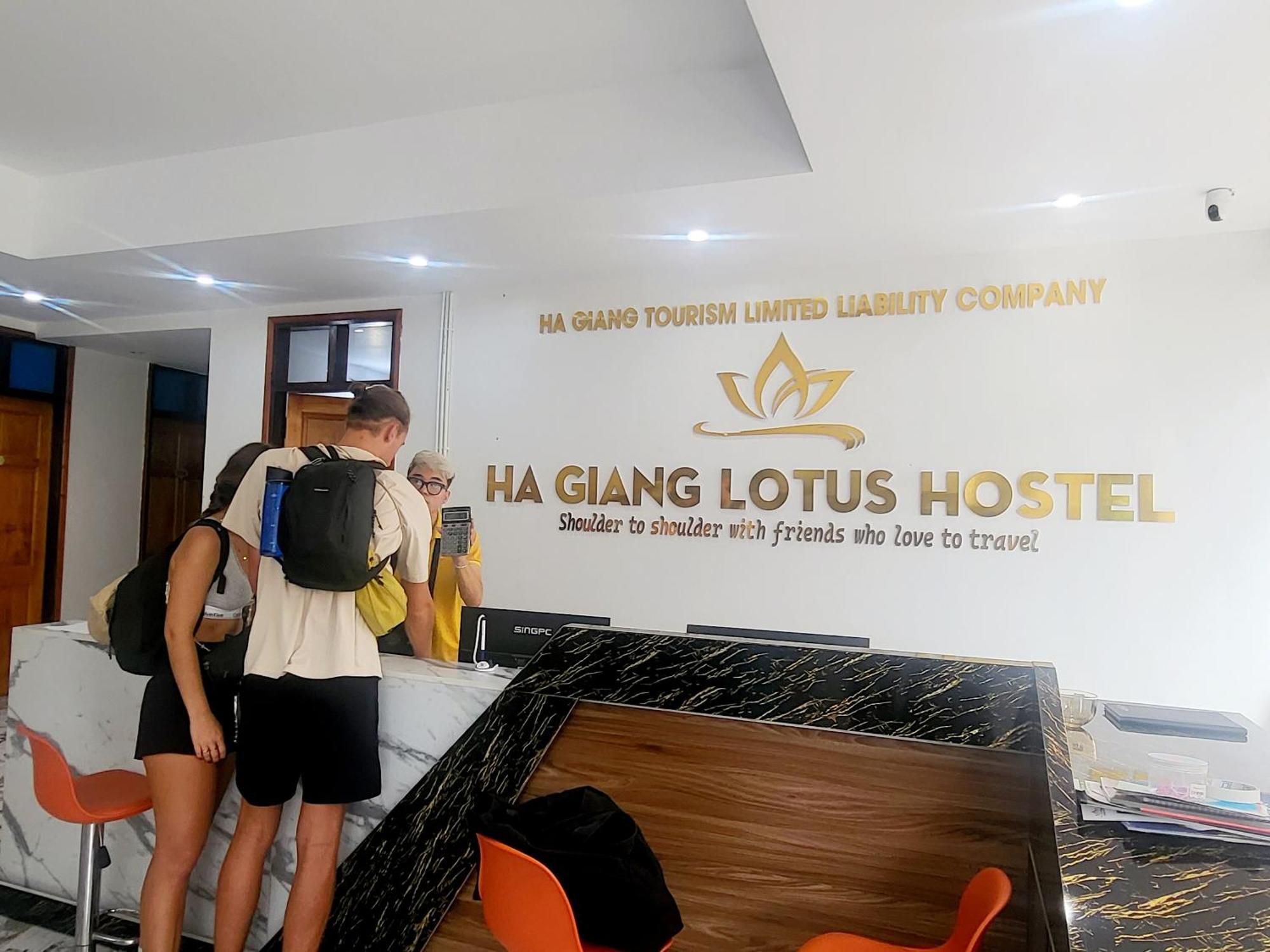 Ha Giang Lotus Hostel Motorbikes Tours 外观 照片