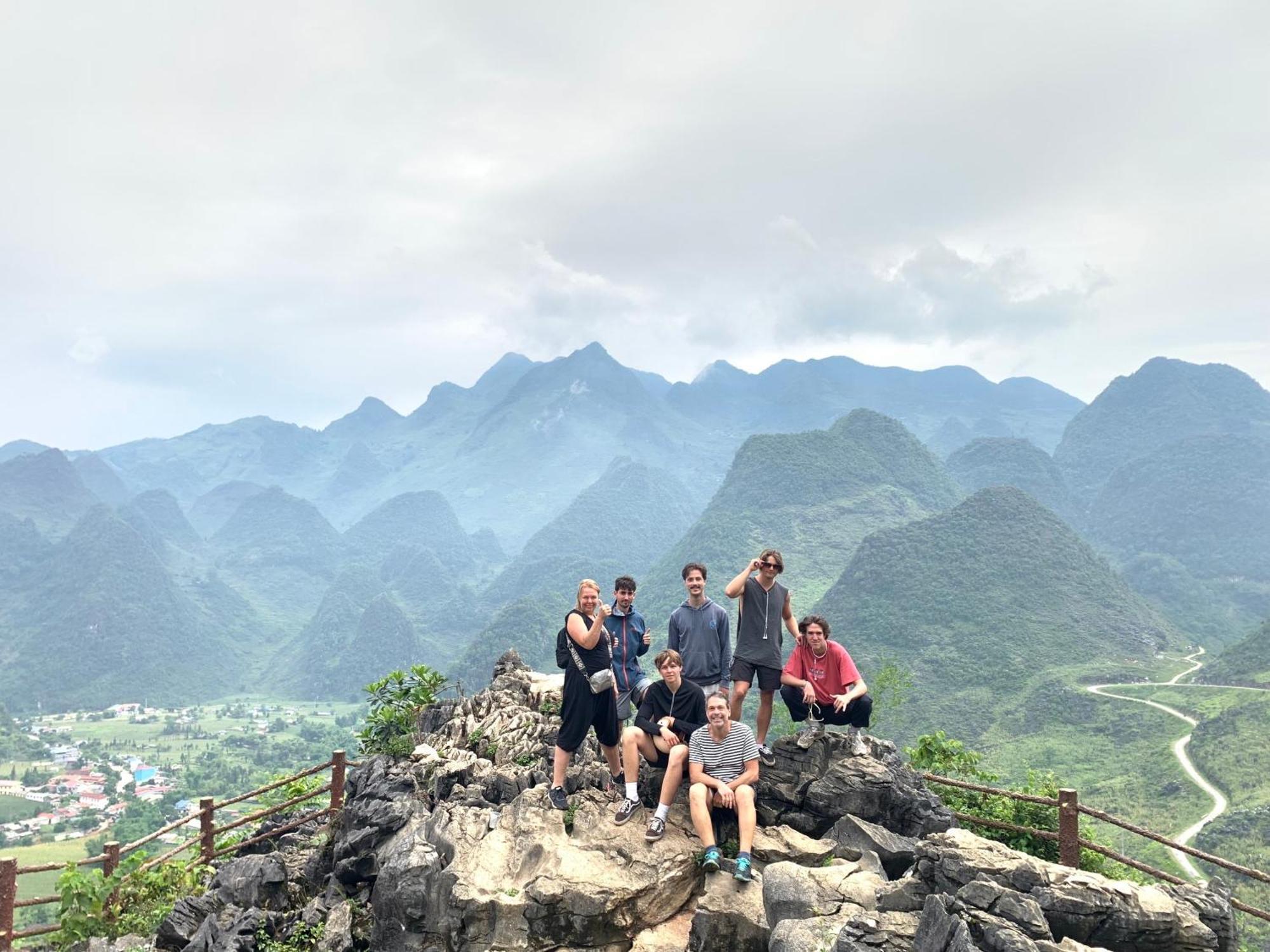 Ha Giang Lotus Hostel Motorbikes Tours 外观 照片