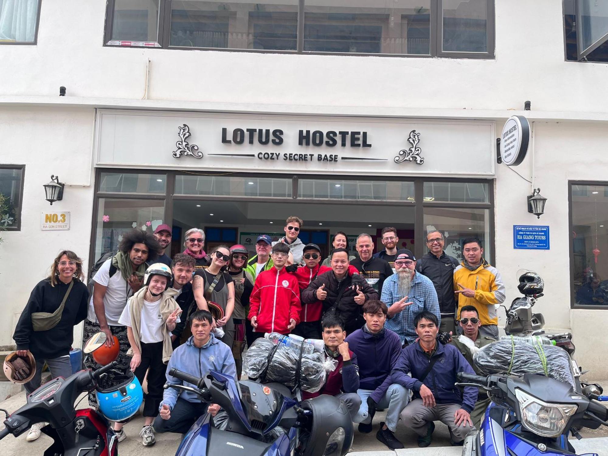 Ha Giang Lotus Hostel Motorbikes Tours 外观 照片