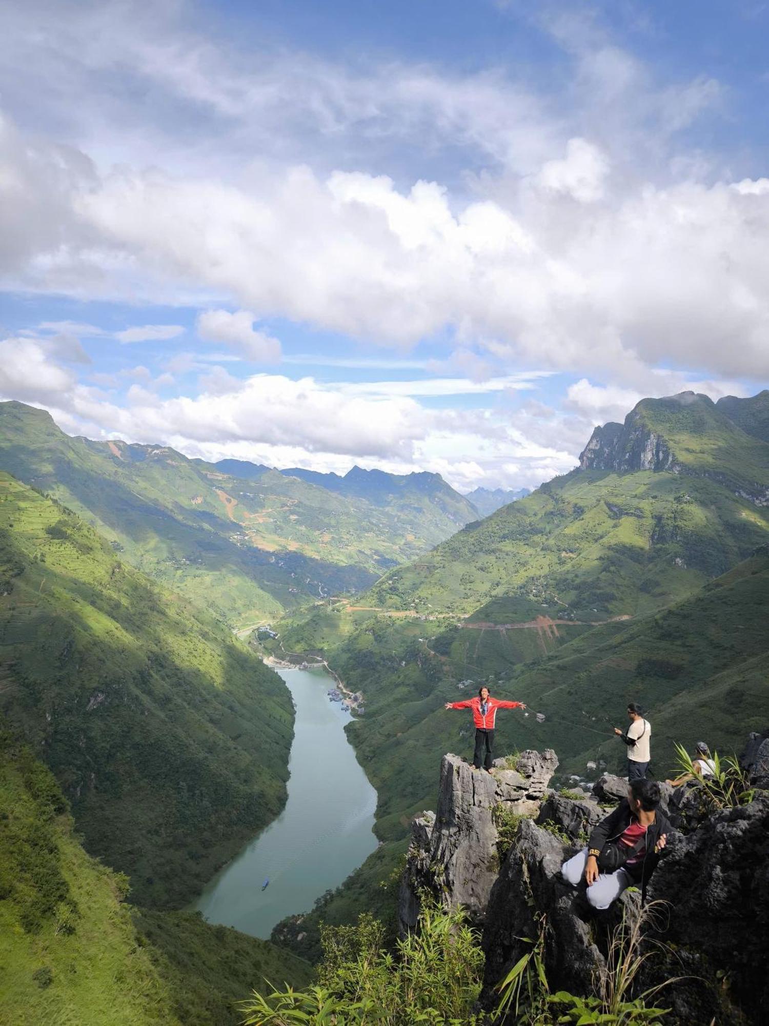 Ha Giang Lotus Hostel Motorbikes Tours 外观 照片